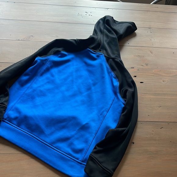 Boys adidas hoodie. Perfect condition, no snags or stains - Picture 6 of 6